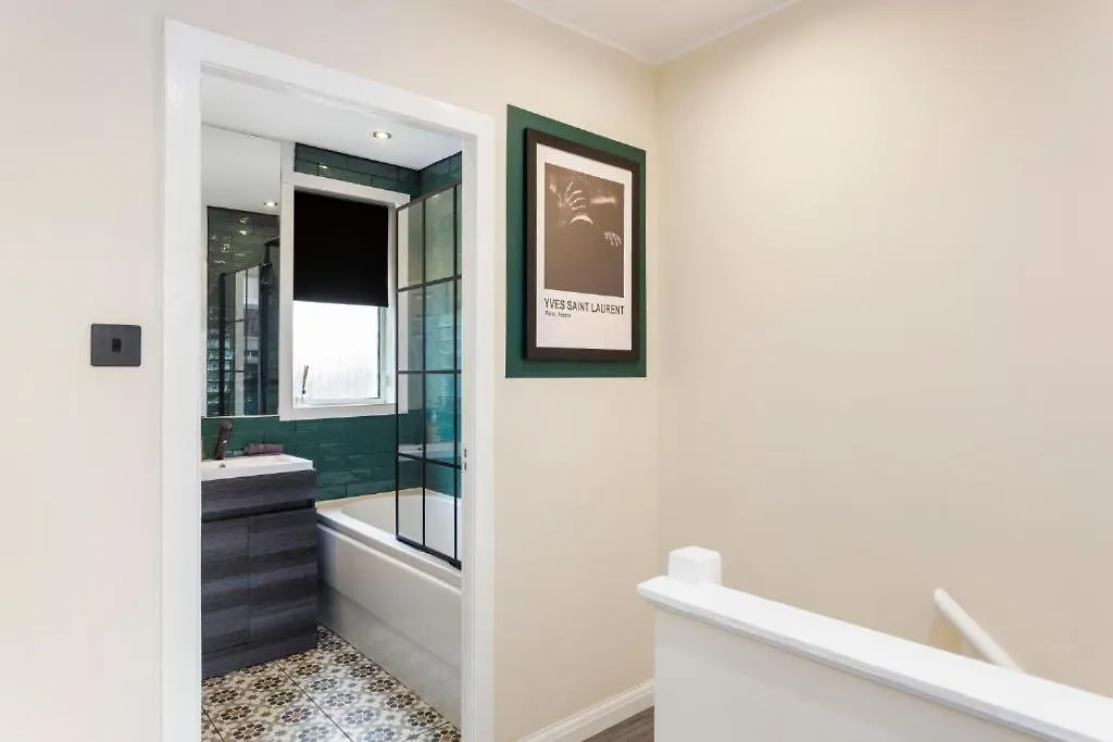 Stylish 3 Bed Edinburgh Abode - Parking And Garden Villa 0*,  United Kingdom