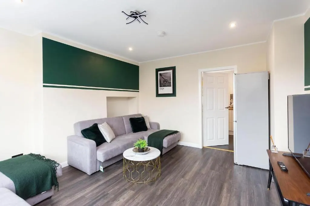 Stylish 3 Bed Edinburgh Abode - Parking And Garden Villa 0*,  United Kingdom