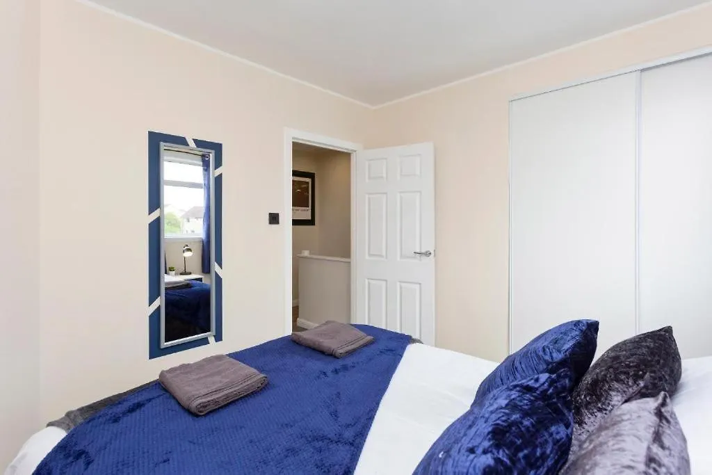 Stylish 3 Bed Edinburgh Abode - Parking And Garden Villa Holiday home