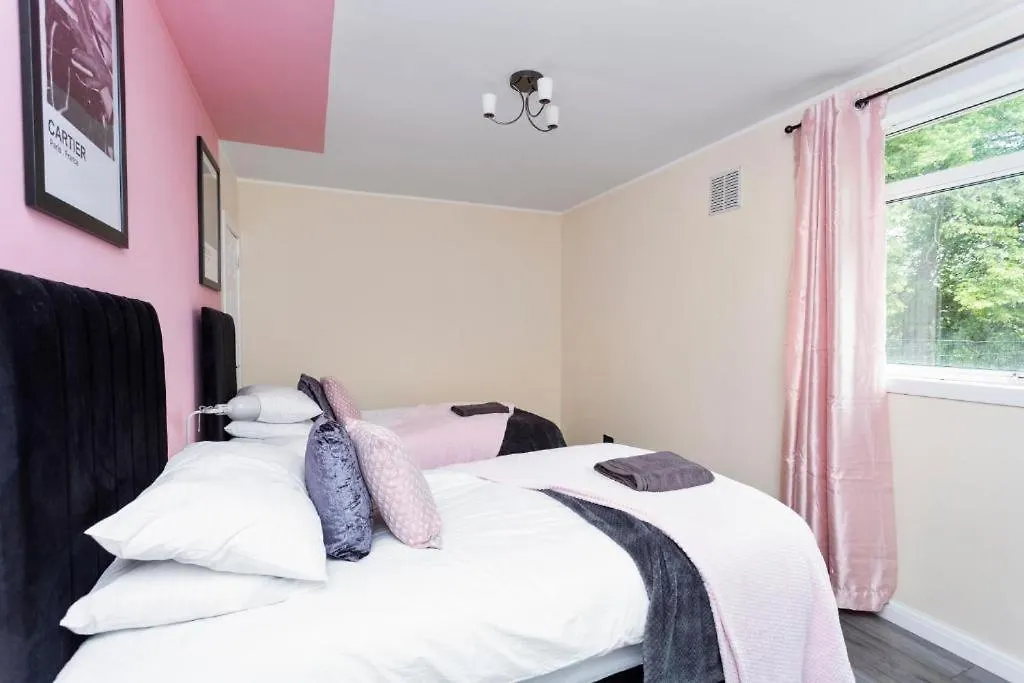 Stylish 3 Bed Edinburgh Abode - Parking And Garden Villa