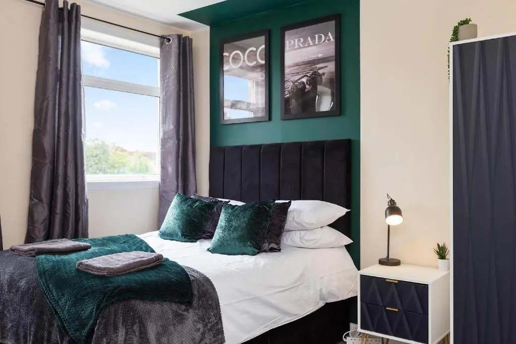 Stylish 3 Bed Edinburgh Abode - Parking And Garden Villa