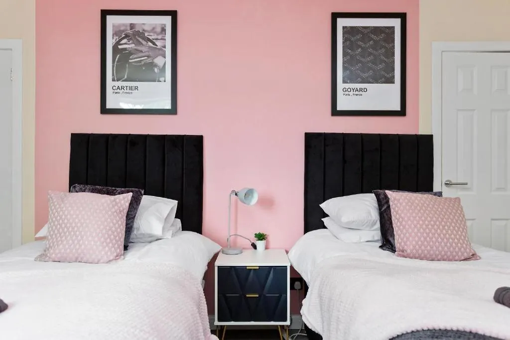 Stylish 3 Bed Edinburgh Abode - Parking And Garden Villa Holiday home