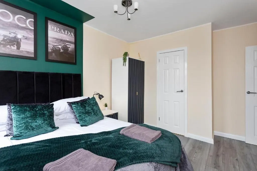 Stylish 3 Bed Edinburgh Abode - Parking And Garden Villa
