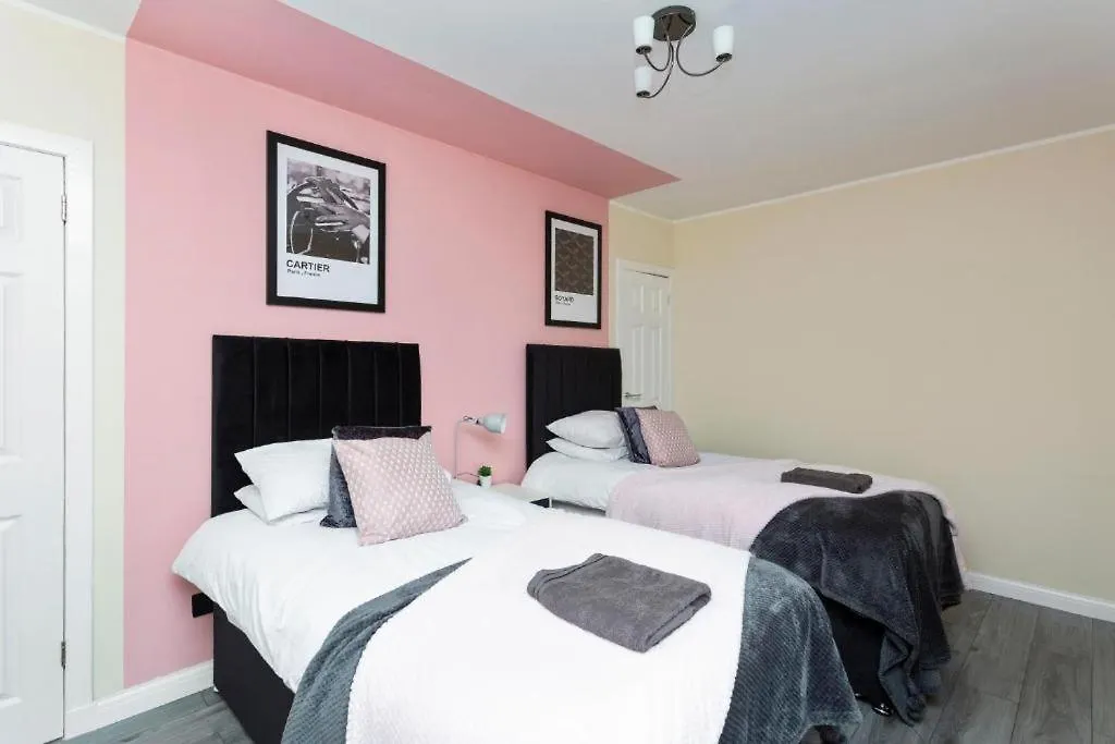 Holiday home Stylish 3 Bed Edinburgh Abode - Parking And Garden Villa