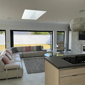 Perfect 4 Bedroom 2 Bathroom Holiday home